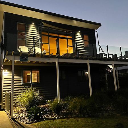 Oceans 8 - Mangawhai Heads Holiday Home Экстерьер фото