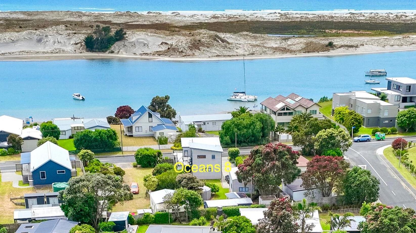 Oceans 8 - Mangawhai Heads Holiday Home Экстерьер фото