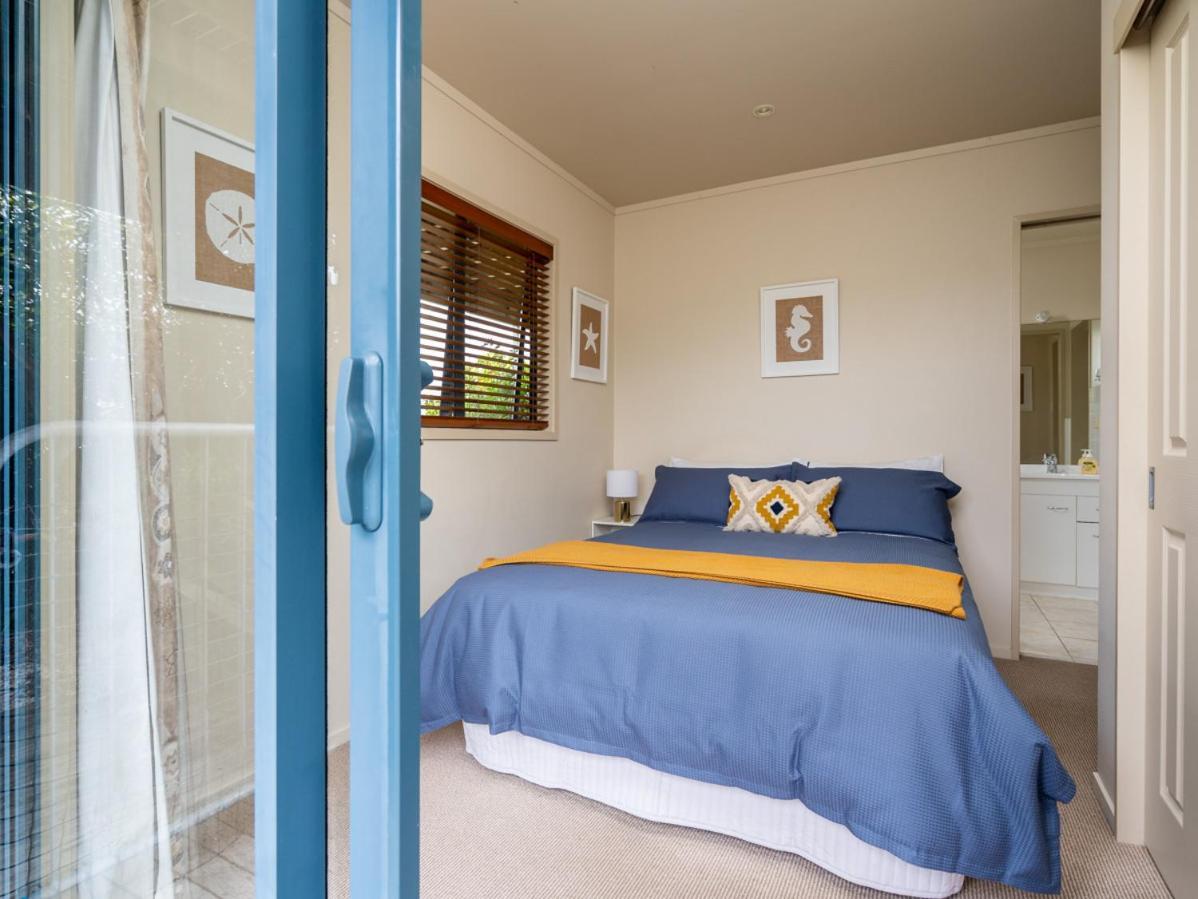 Oceans 8 - Mangawhai Heads Holiday Home Экстерьер фото