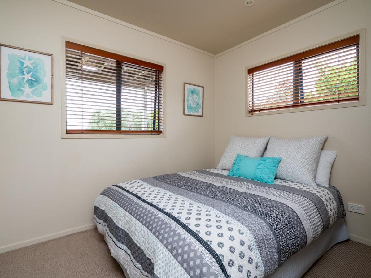 Oceans 8 - Mangawhai Heads Holiday Home Экстерьер фото