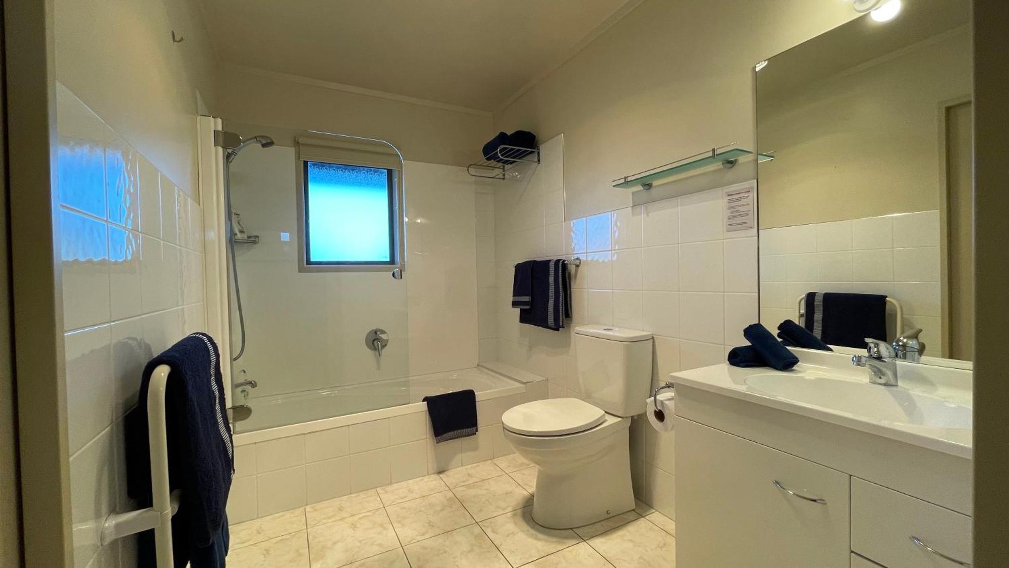 Oceans 8 - Mangawhai Heads Holiday Home Экстерьер фото
